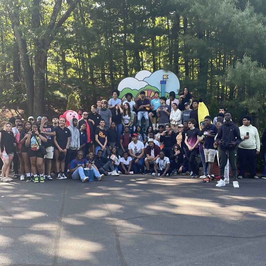 UHSSEs Class of 2023 takes a group shot at their class trip to Lake Compounce.