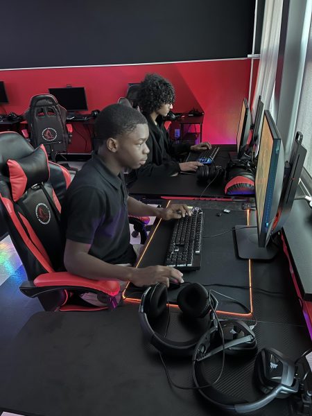 Esports team students pictured in the Esports room. 